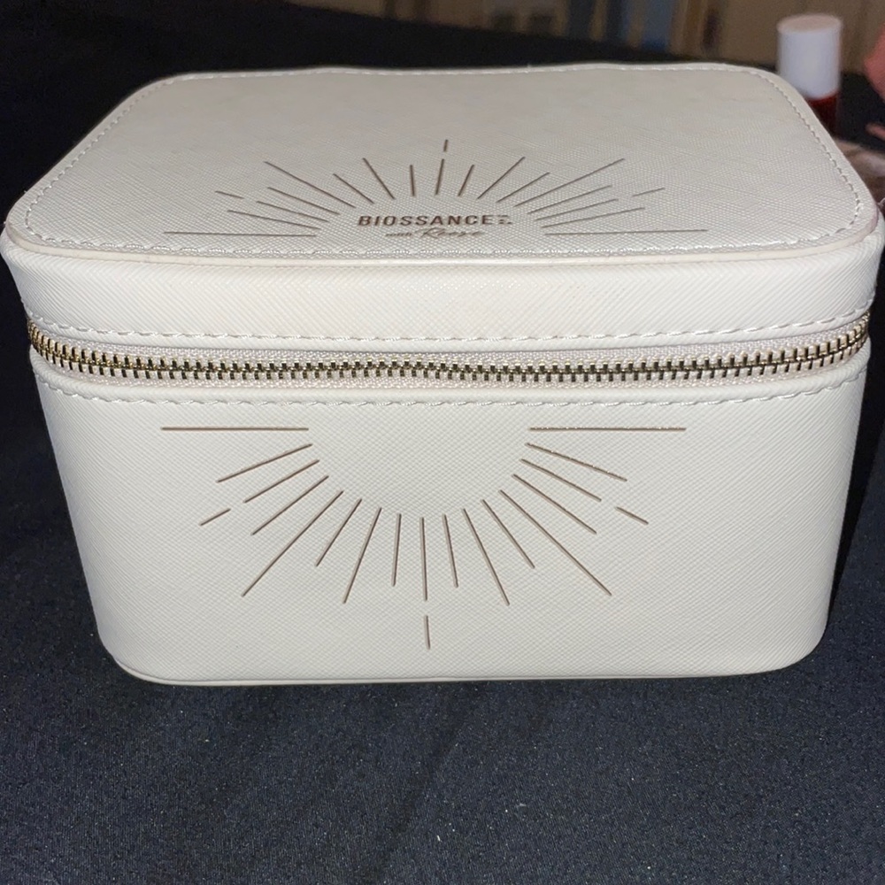 Biossance Zippered Box - Gem